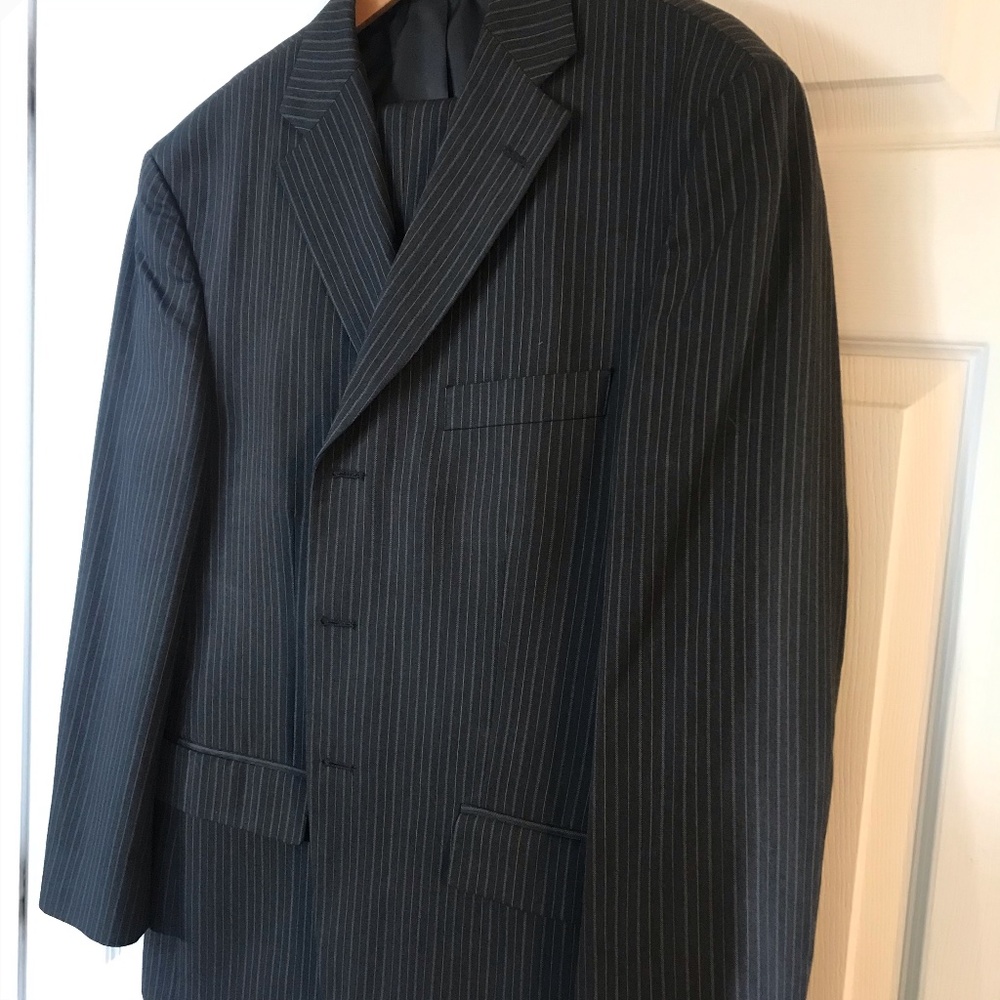 Haggar Pintstripe Suit 42S